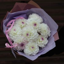 Bouquet of white dahlia